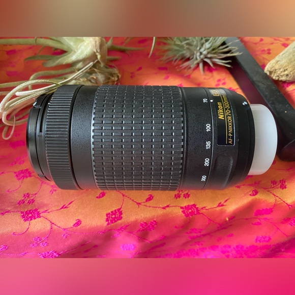 Nikon AF-P DX Nikkor 70-300mm - Picture 2 of 7